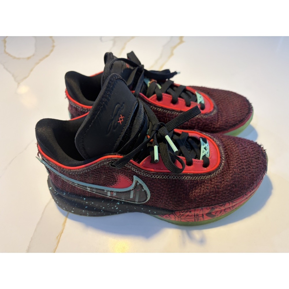 NIKE Lebron XX Night Maroon Sneakers Youth Size 6 or women 7.5 FB8974-600